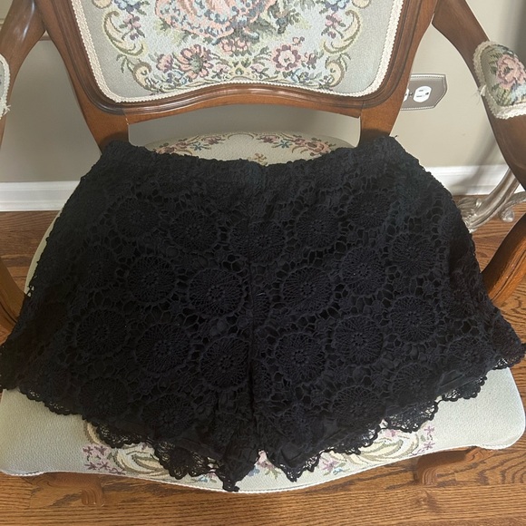 Mud Pie Black Crochet Lace Shorts Lined Cotton Boho Festival Size Medium - Picture 3 of 4